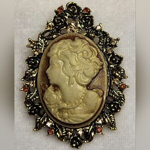 NEW Equisite Antiqued Gold-tone Cameo Brooch with Gold and Brown Accents